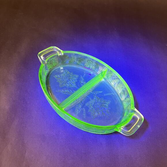 Jeanette Poinsettia Relish Dish, Green Depression Uranium Glass, Vintage 1930s - Picture 9 of 9